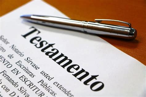 Documento de testamento sobre una mesa
