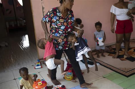 Foto de niños en un refugio en Cité Soleil, Puerto Príncipe