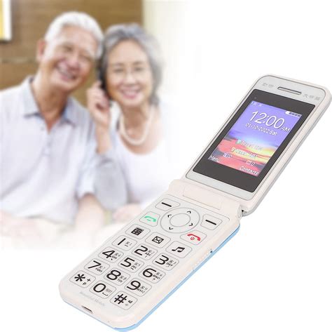 Teléfono con botones grandes en mano de adulto mayor