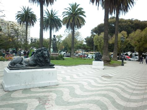Foto de la Plaza Victoria de Valparaíso durante un evento masivo