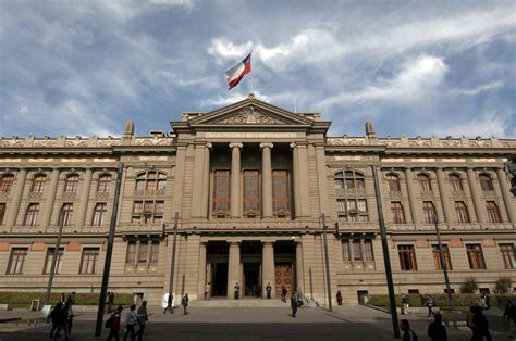Imagen de la Corte Suprema de Chile o balanza de la justicia