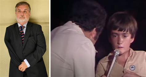 Fotografía de Francisco Undurraga conversando con Don Francisco en el escenario de la Teletón