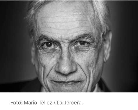Fotografía de Mario Tellez mostrando la oficina de AFP Uno o su equipo