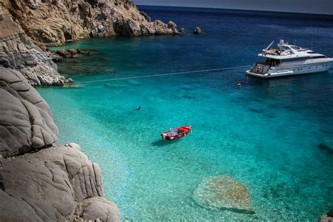 Vista aérea de la isla griega de Ikaria en el Mar Egeo