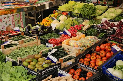 Alimentos vegetarianos frescos y sustanciosos de Ikaria