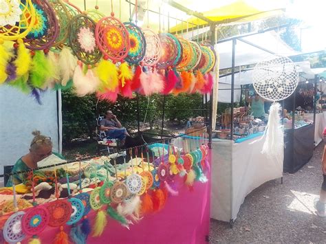 Fotografía de la feria de artesanías en Parque Centenario