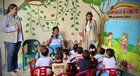 Infografía mostrando el número de hogares, centros comunitarios y niños atendidos por el programa en Puente Alto.