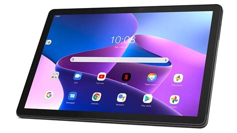 Foto: Anciano utilizando una tablet con una interfaz sencilla