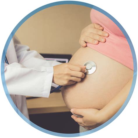Imagen de atención prenatal y exámenes de desarrollo infantil