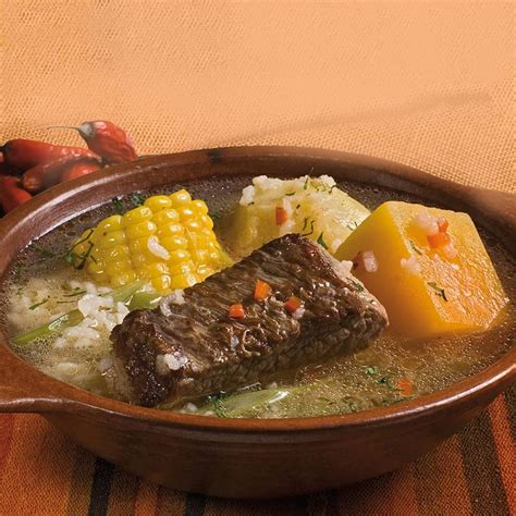 Plato de comida tradicional chilena en un restaurante local de Copiapó