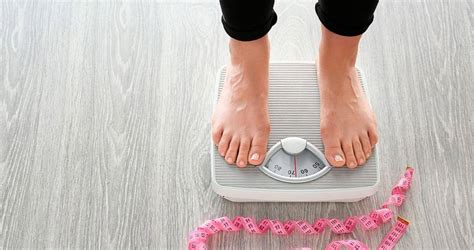 Gráfico: Impacto del ejercicio regular en el control de peso y la reducción del riesgo de diabetes tipo 2 e hipertensión en adultos mayores
