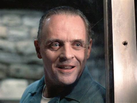 Foto de Anthony Hopkins en su papel de Hannibal Lecter y una foto actual