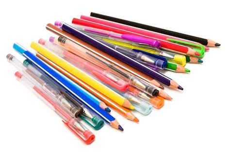 Variedad de manguitos para lápices y bolígrafos, mostrando diferentes colores y texturas.