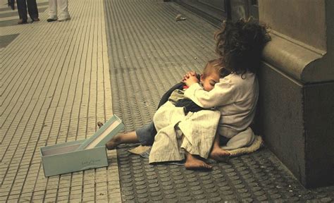 Infografía sobre niños y jóvenes en situación de calle en Chile y Biobío