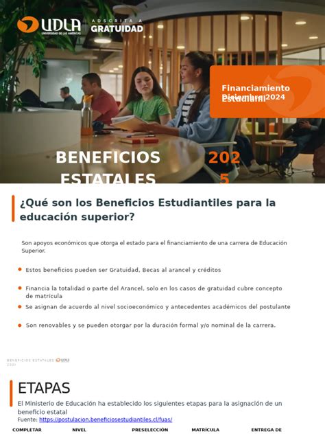 Personas recibiendo información sobre beneficios estatales