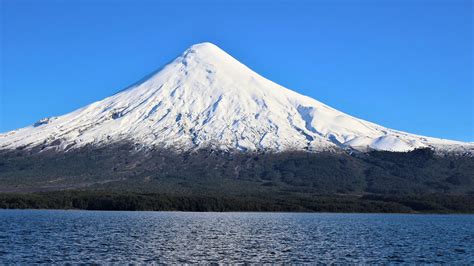 Mapa turístico de Osorno destacando atracciones como Plaza de Armas y volcán