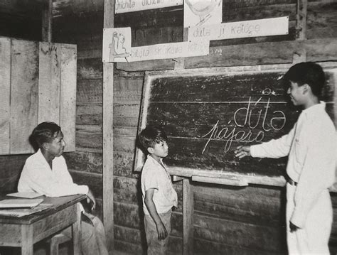 Fotografía histórica de la primera escuela especial en Chile o Sudamérica.
