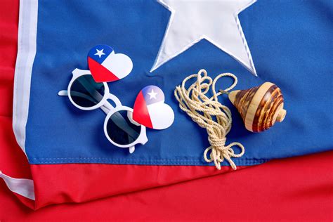 Ilustración festiva de Fiestas Patrias chilenas con elementos típicos como volantines y comida tradicional.