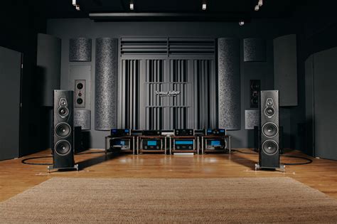 Sala de escucha de alta fidelidad con tratamiento acústico