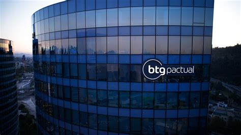 Infografía detallando la estructura de propiedad de BTG Pactual y sus principales fondos de inversión en Chile, con énfasis en las inversiones de AFP.