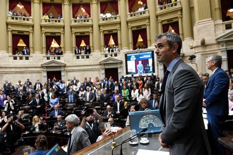 Foto de diputados de RN en una conferencia de prensa o una infografía sobre la Pensión Garantizada Universal