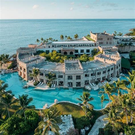 Resort de lujo con arquitectura colonial y modernas amenidades en Cap Cana