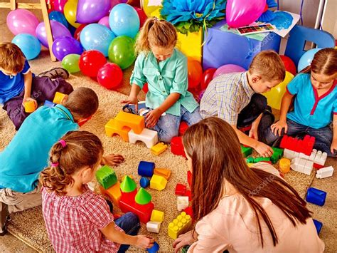 foto de niños jugando en un entorno inclusivo de jardín de infancia