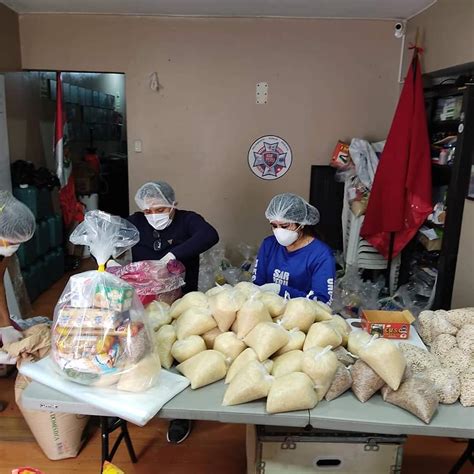 Fotografía de la entrega de donaciones para familias afectadas por incendios