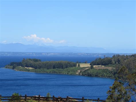 Foto aérea de la Residencia Vista Hermosa junto al lago Llanquihue, mostrando su entorno natural.