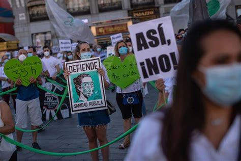 Carteles de protesta exigiendo el fin de las AFP y el regreso al sistema de reparto