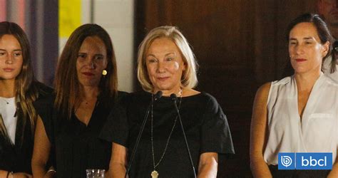 Cecilia Morel en una actividad con jóvenes en 