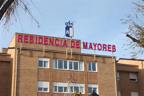 Fachada de la residencia de mayores de Cañete