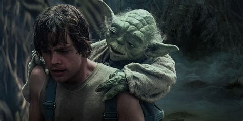 Yoda entrenando a Luke Skywalker en Dagobah