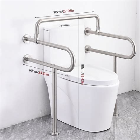 Ilustración mostrando un inodoro adaptado con barras de apoyo laterales abatibles y espacio de transferencia.