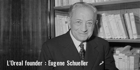 Eugène Schueller, fundador de L'Oréal, en su laboratorio