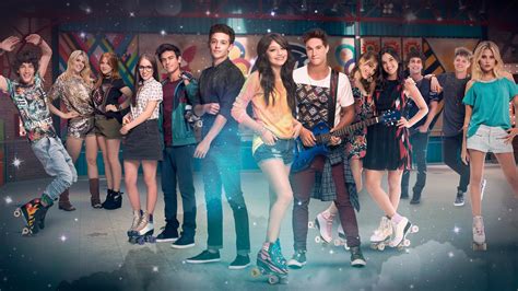 Montaje de imágenes promocionales de las diferentes temporadas de Soy Luna.