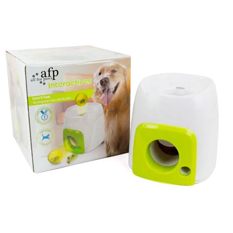 perro interactuando con AFP Fetch'N Treat para obtener premios