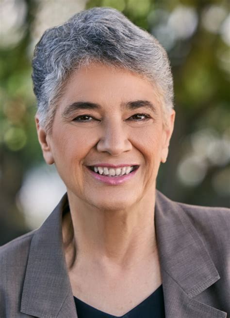 Foto de la Dra. Bella DePaulo, investigadora en psicología social