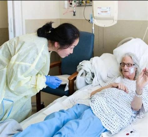 Esquema de las causas multifactoriales del delirio postoperatorio en ancianos