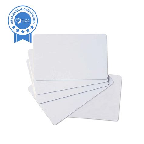 Foto de diferentes kits para hacer credenciales PVC