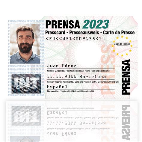 Representación de la tarjeta de prensa digital y física Camerapixo Press, junto con el llavero NFC