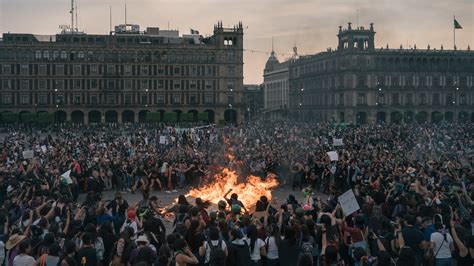 Manifestantes en la Plaza Italia, epicentro de las protestas en Santiago.