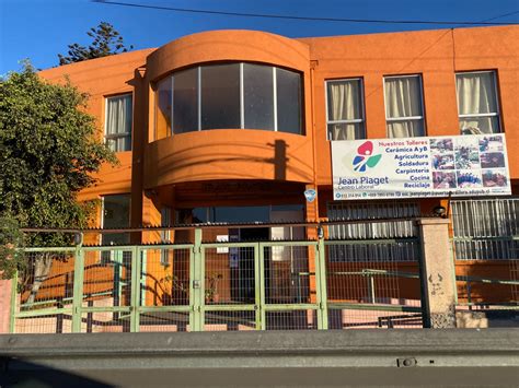 Fachada del Centro Laboral Jean Piaget