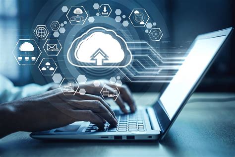 Esquema de cómo las tecnologías de la información transforman la información en producto y generan nuevas conexiones