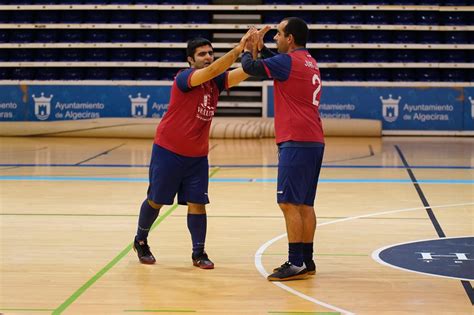 Foto de partido de fútbol sala para personas con discapacidad intelectual