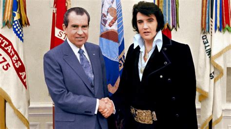 Recreación artística de Elvis Presley con Richard Nixon