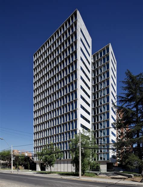 Edificio de oficinas de AFP en Chile, fachada