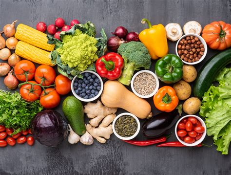 Foto de alimentos saludables y variados para una dieta equilibrada