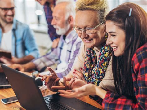 Infografía sobre los beneficios de la convivencia intergeneracional