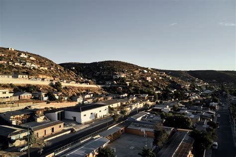 Foto panorámica del Gimnasio Municipal de Canela Baja durante el Campeonato de Cueca, mostrando a las parejas bailando y el público